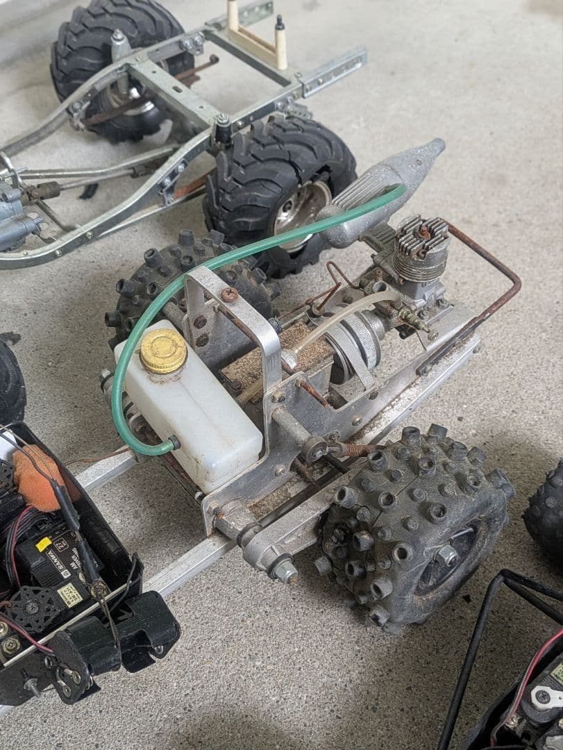 当時物3台セット/エンジンカー2台/ ラジコン1台/ ラクダバッテリー/シャーシ