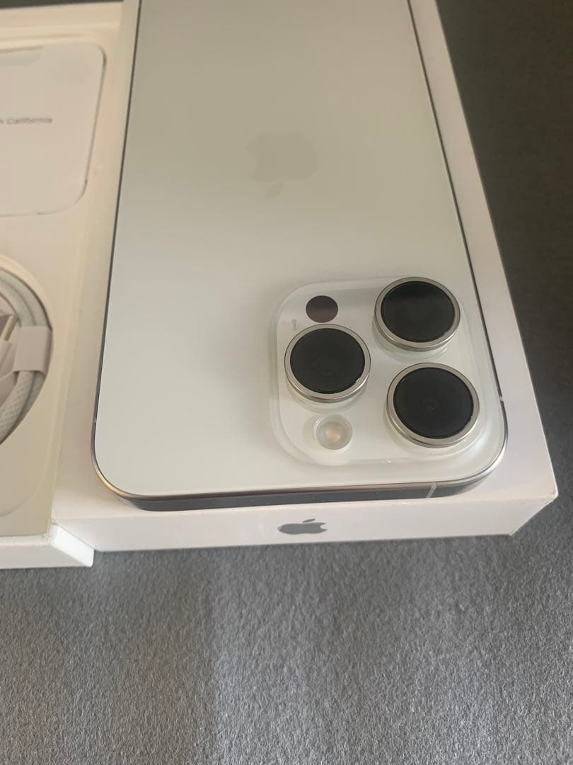 超美品　台湾版　SIMフリー iPhone15 Pro Max 256GB