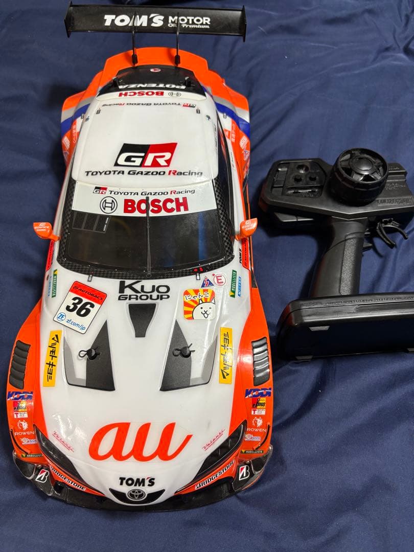 XB au TOM'S GR Supra プロポ付き塗装済み完成モデル