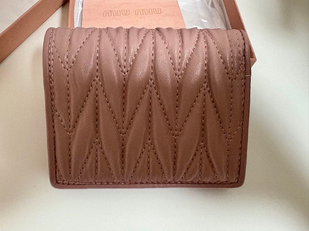 miu miu マテラッセ 財布 ピンク