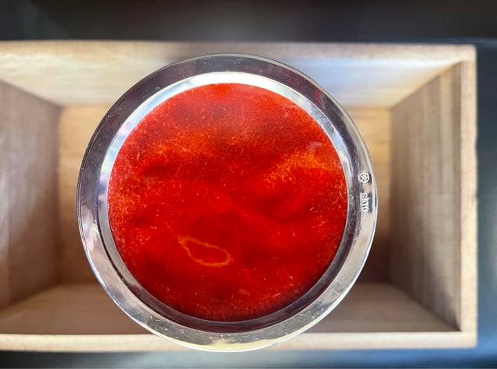 佐藤七宝店謹製　七宝花瓶　赤透四君子文　台座付　共箱入り　未使用