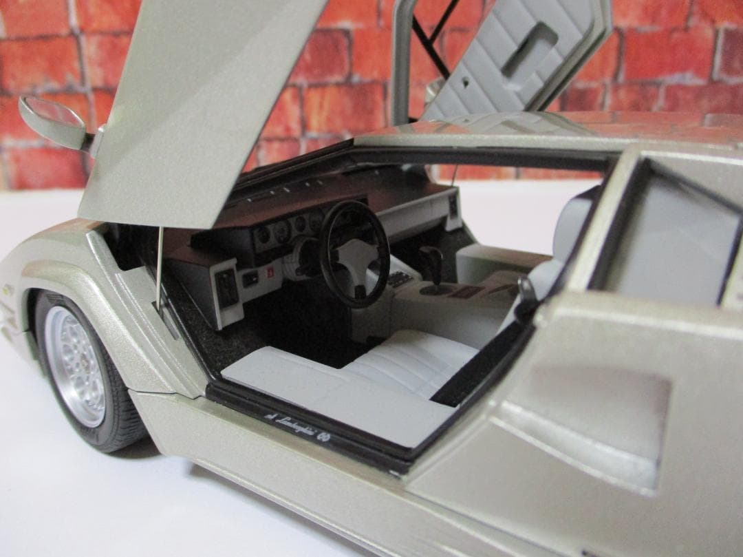 オートアート　1/18 ランボルギーニカウンタック 25th アニバーサリー