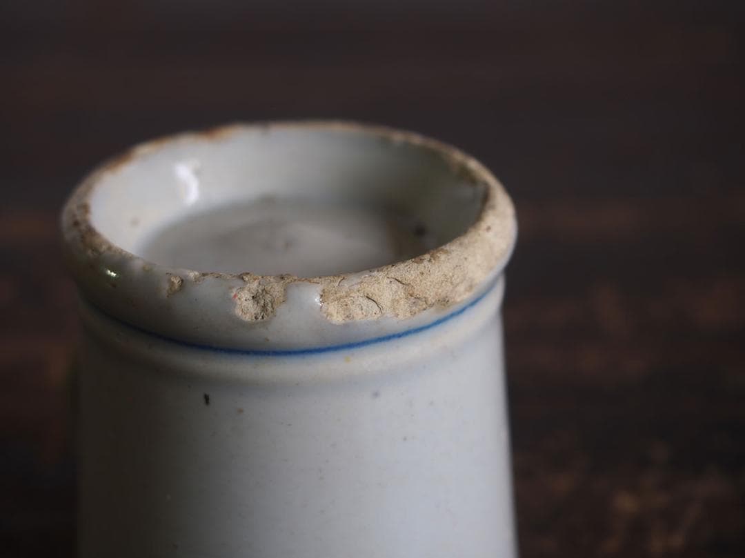 白に青いラインの小さなカップ マニセス 陶器 スペイン古陶/K282