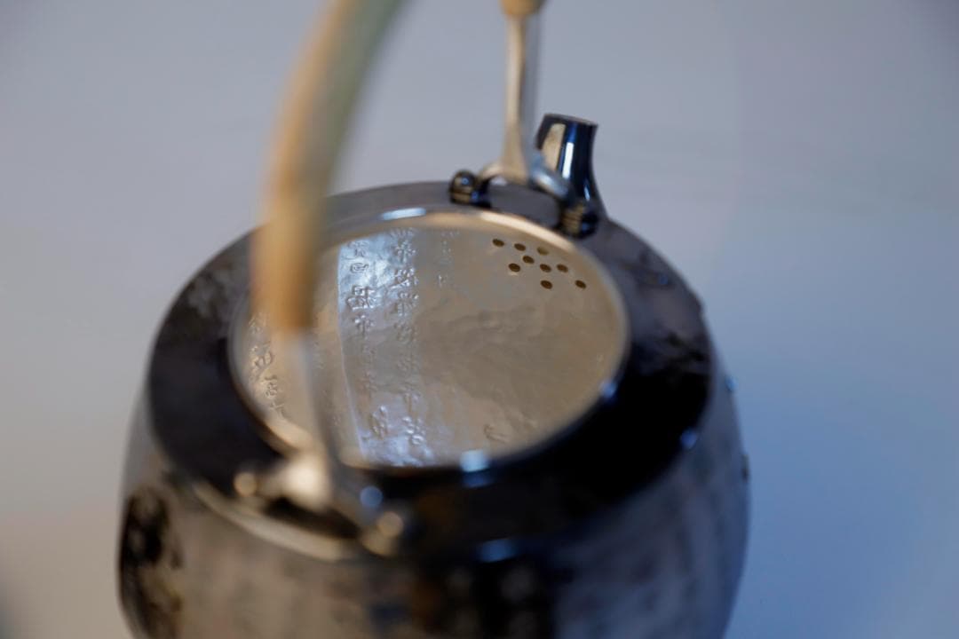 純銀製 四面取般若心経文彫 パッチ 玉摘 湯沸 銀瓶 煎茶道具 重さ715g