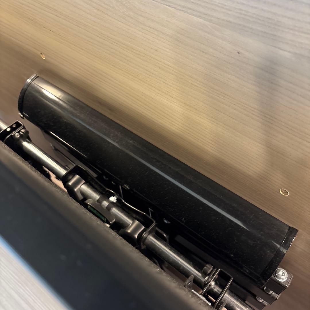 美品モダン木製テレビ台 /グレージュ/ライト付き