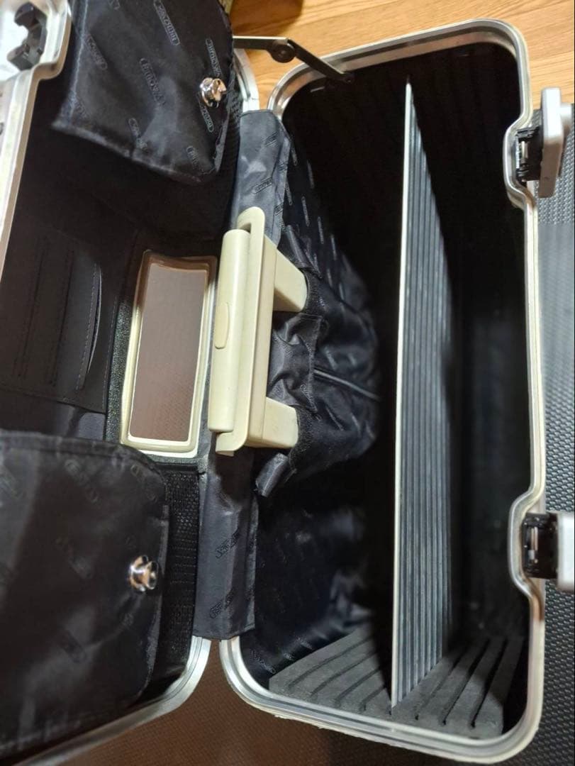 リモワ　トパーズ　パイロット　トロリー　2輪