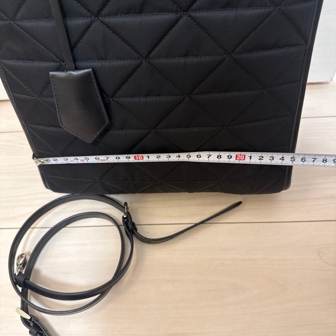 PRADA ブラック キルティング ハンドバッグ