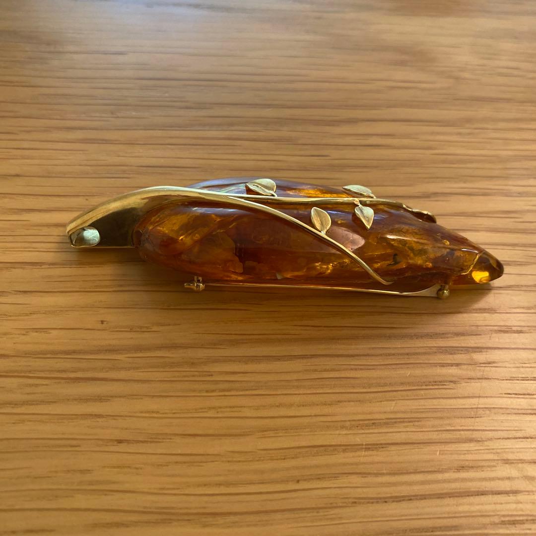 琥珀色の葉形ブローチ・ペンダントトップ