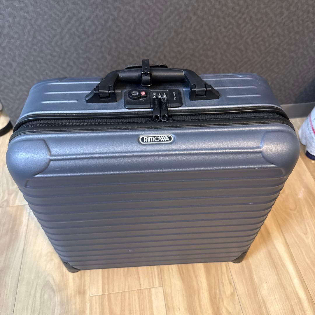 RIMOWA グレー 中型キャリーケース