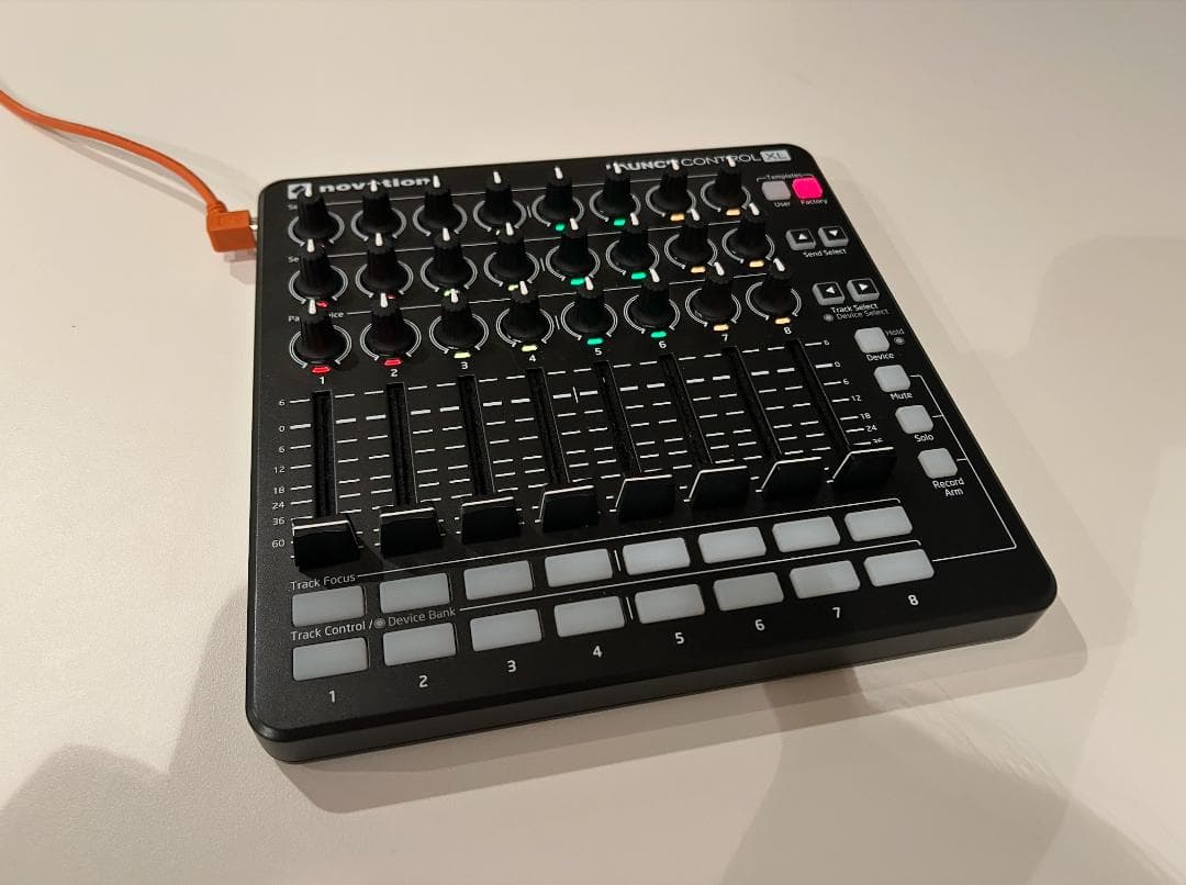 ち*ー様 Novation Launch Control XL MIDIコントロ