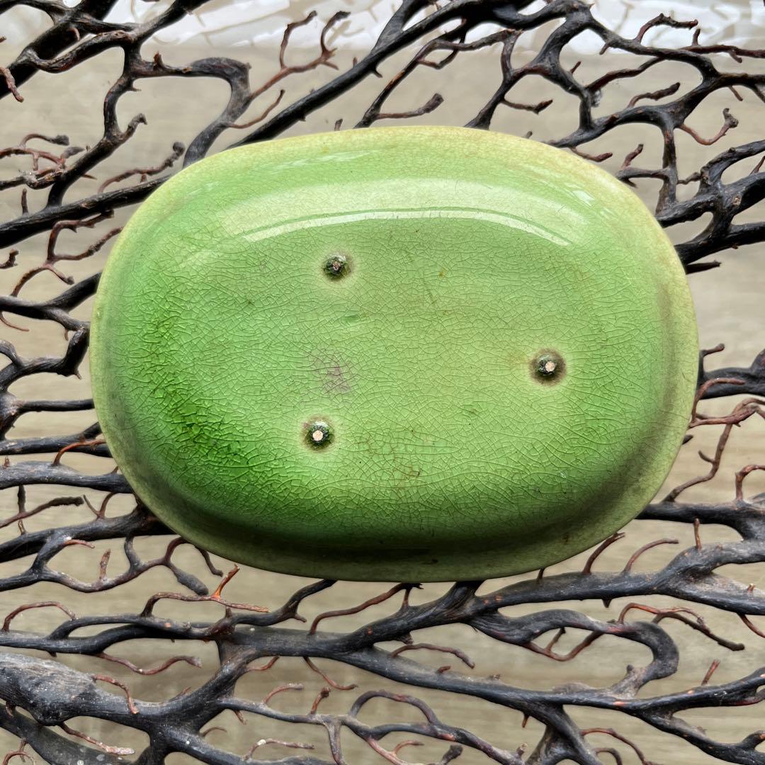 骨董　淡路珉平焼　タイルグリーン 陽刻　希少　5本爪龍紋　楕円形　豆皿