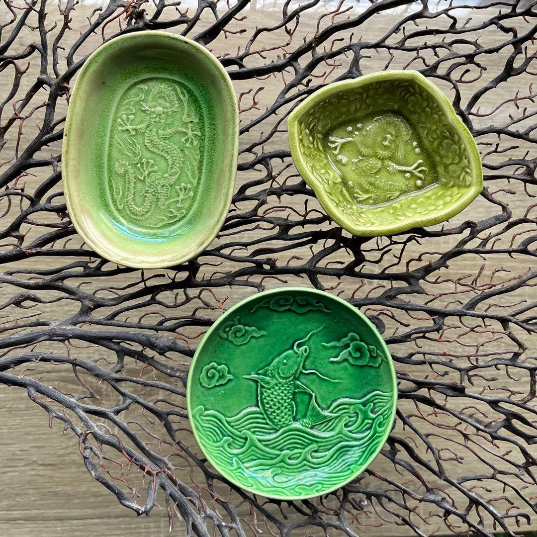 骨董　淡路珉平焼　タイルグリーン 陽刻　希少　5本爪龍紋　楕円形　豆皿