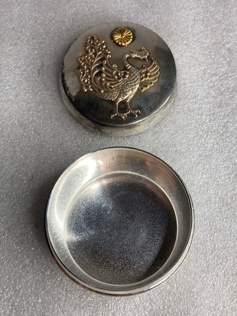 希少時代 天皇家下賜品 銀製 棗形 金象嵌 菊花紋章 鳳凰盛上文 ボンボニエール