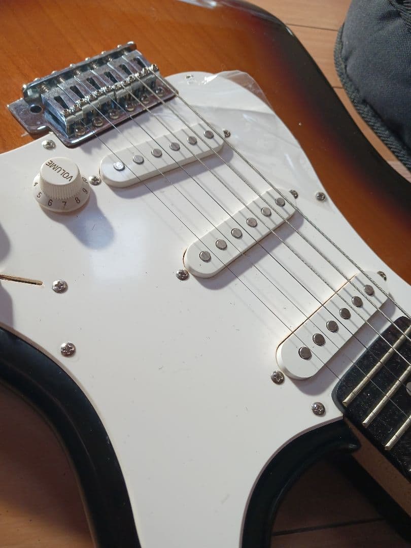 新品同様　ほぼ未使用　カバー　ピック　Legend エレキギター