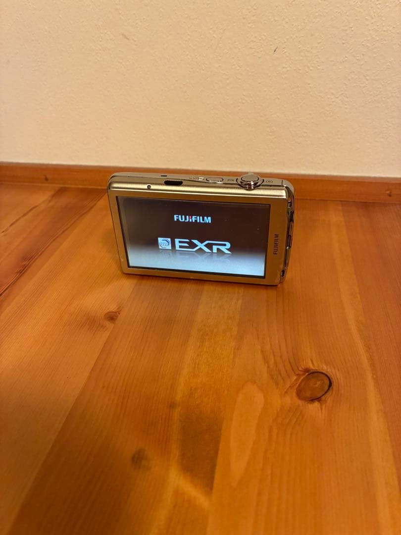 FUJIFILM ファインピクス Z800EXR デジカメ