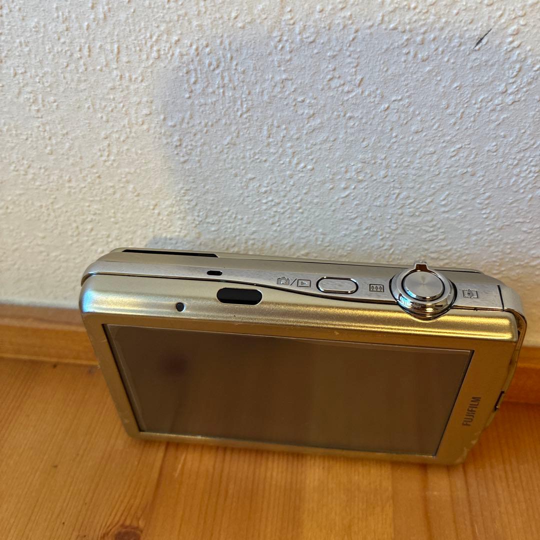 FUJIFILM ファインピクス Z800EXR デジカメ