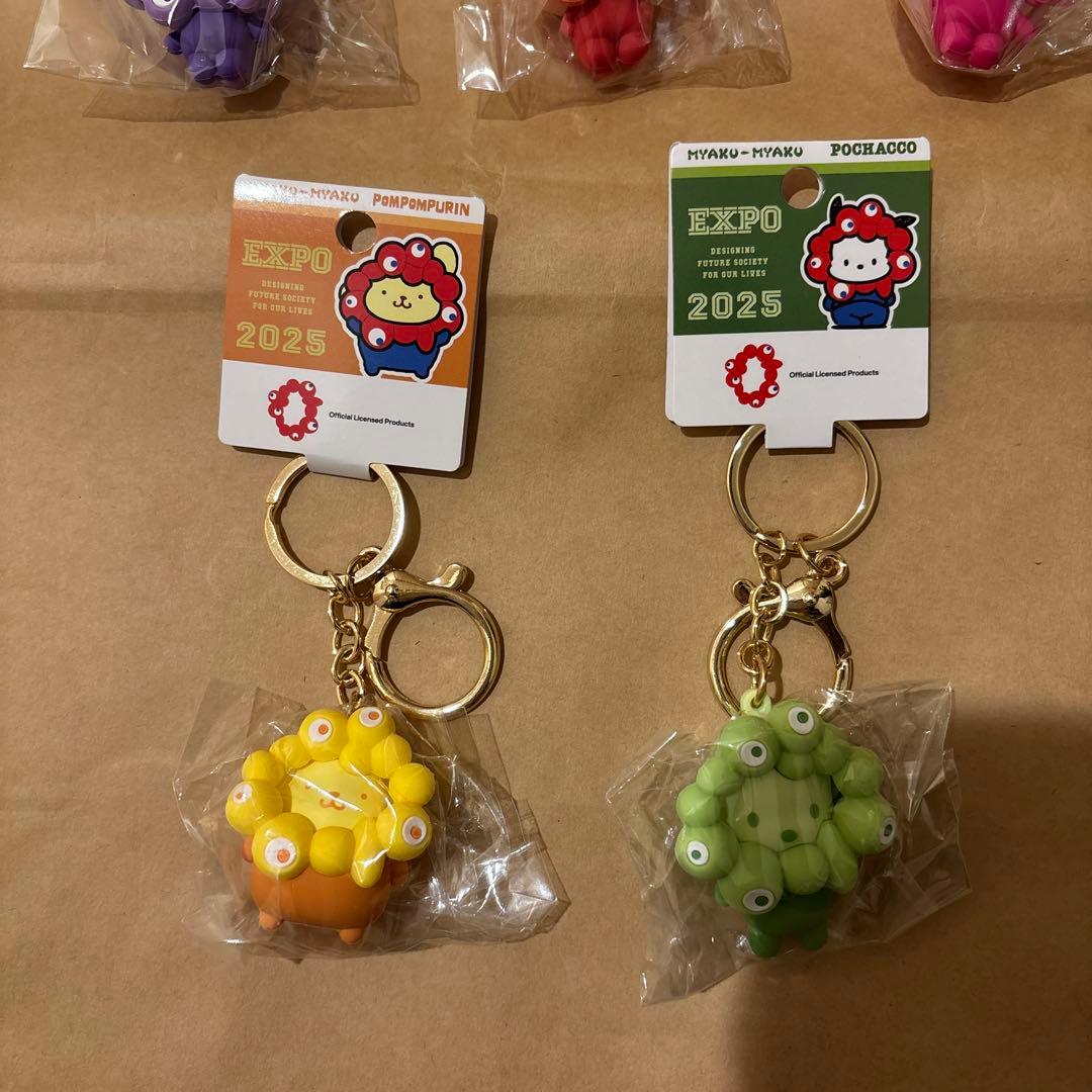 限定品！サンリオミャクミャク　推しカラーキーホルダー プリンポチャッコマイメロ