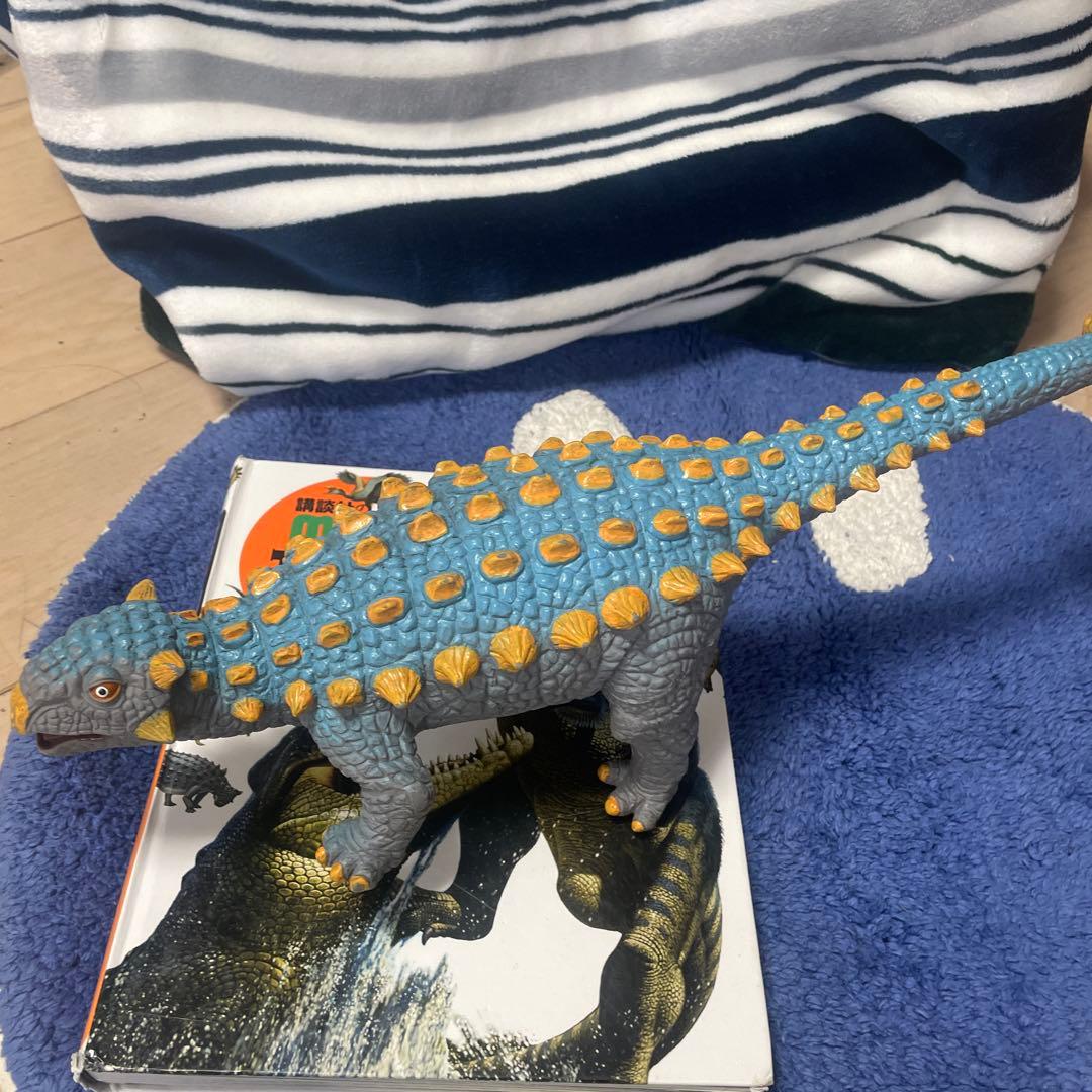恐竜フィギュア6体セットとモササウルスと図鑑