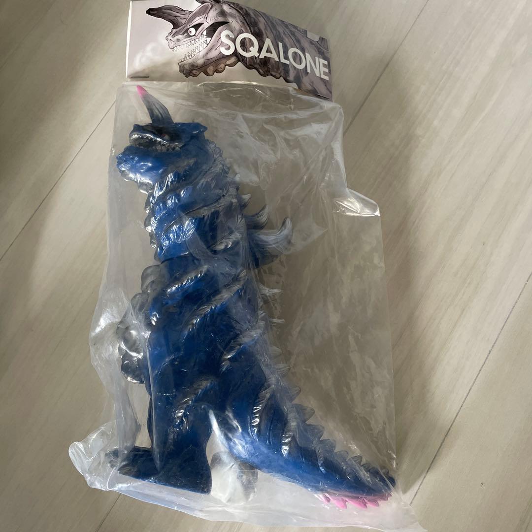 SQALONE 青い怪獣フィギュア