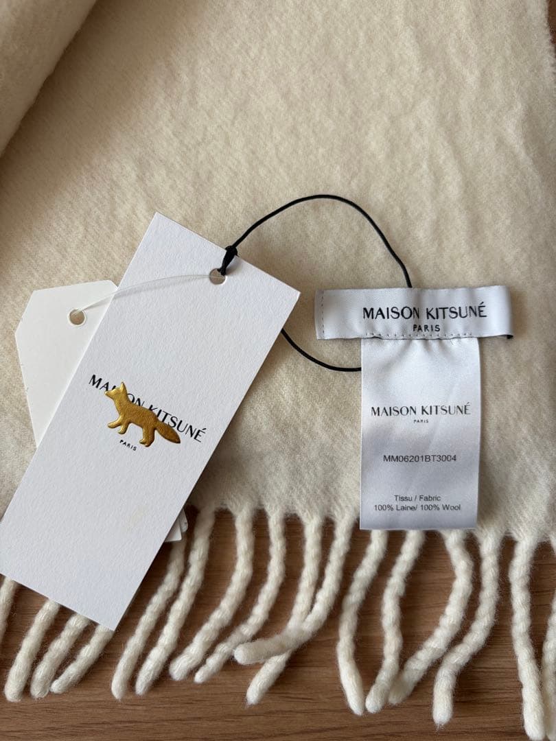 新品　タグ付き　MAISON KITSUNÉ メゾンキツネ ホワイト マフラー
