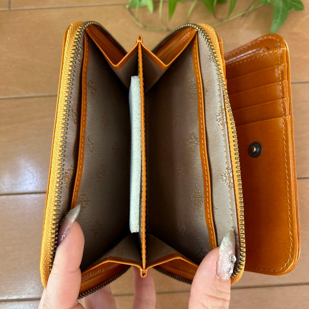 ⭐️アッコ⭐️dakota ダコタ　二つ折り財布　本革　新品　財布　箱付き