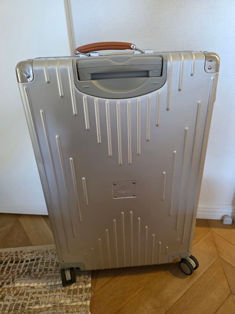 イノベーター　アルミ　スーツケース　70l