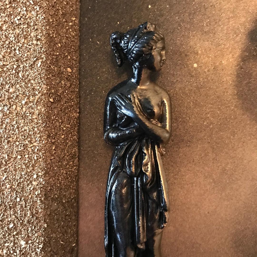 ニュージーランド　３Dモノクロマティックアート　“女性“