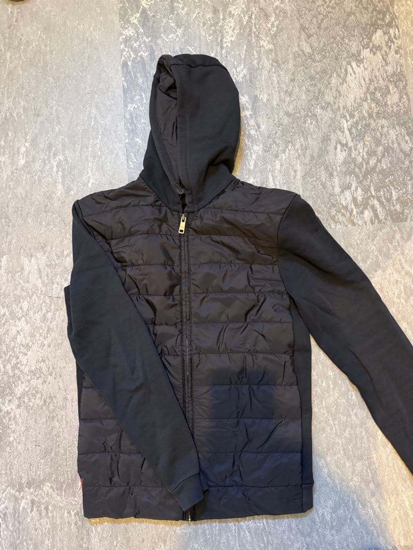 PRADA フード付きブラックジャケット