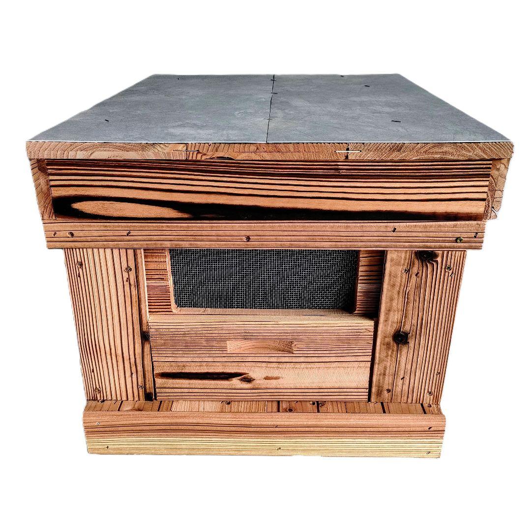 『みつばち巣箱＋巣箱用継箱のセット（巣枠無し）』焼杉 蓋上防水板張り（10枚箱）
