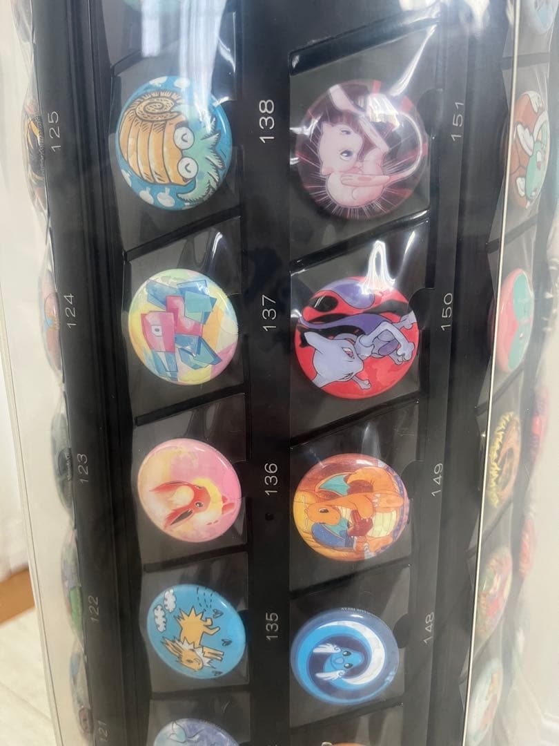 【新品に近いです】レア ポケモンセンター15周年記念 ポケモンバッジ151