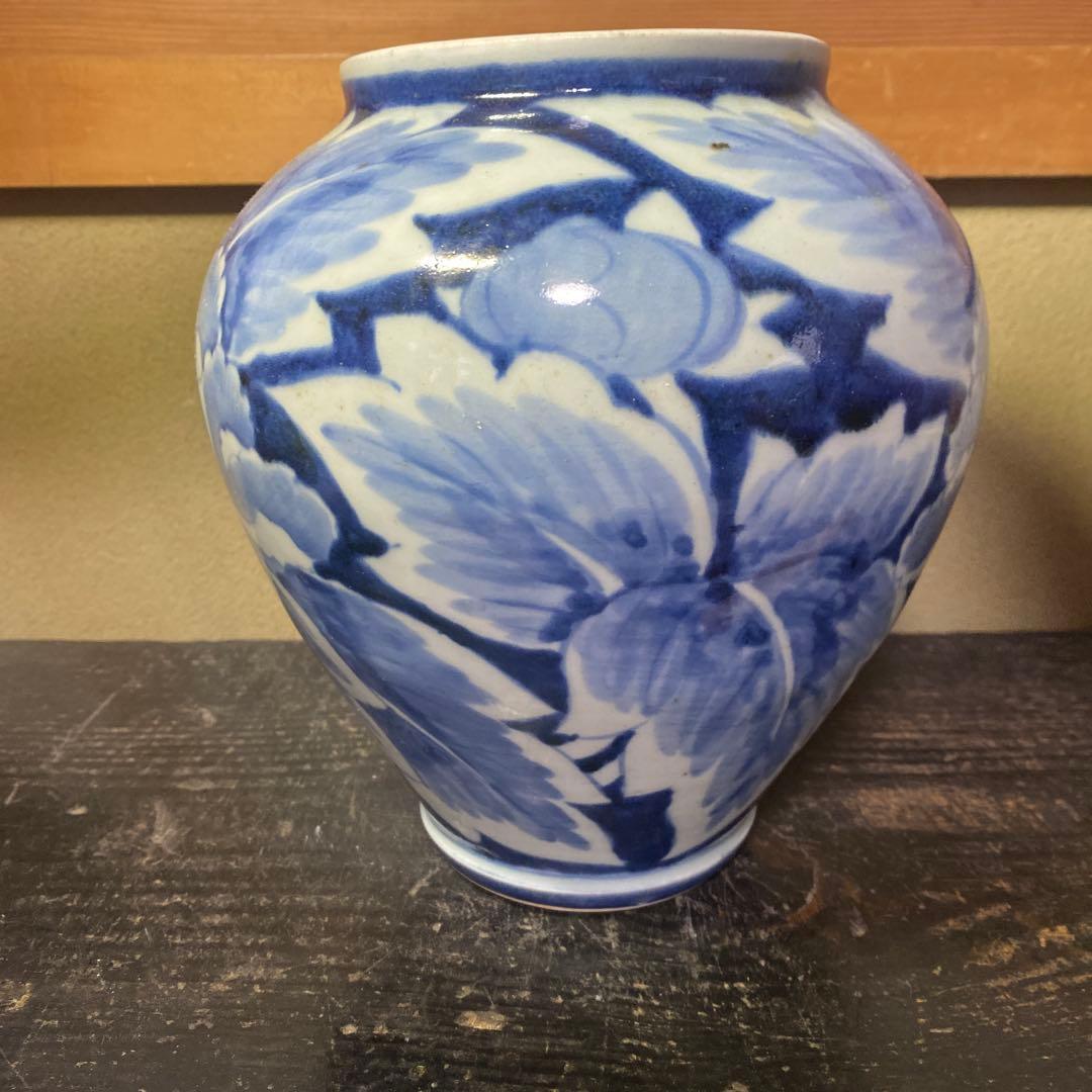 古伊万里　白抜き牡丹文壺