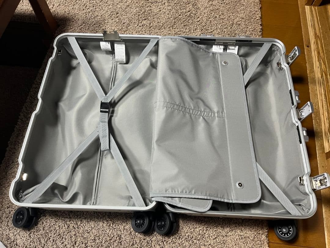 無印良品 アルミキャリーケース 4輪キャスター付き 60L