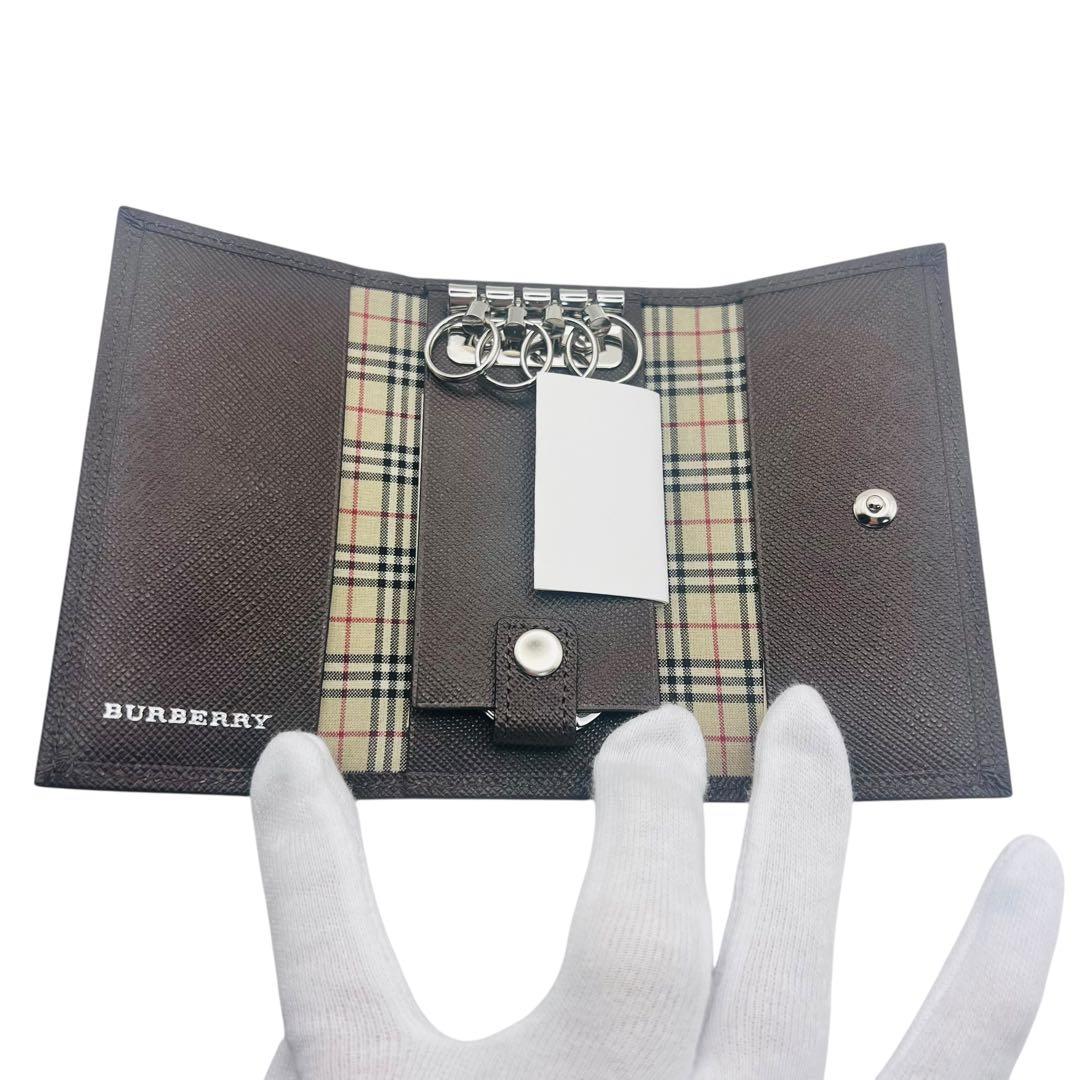未使用品　バーバリー　キーケース　ブラウン