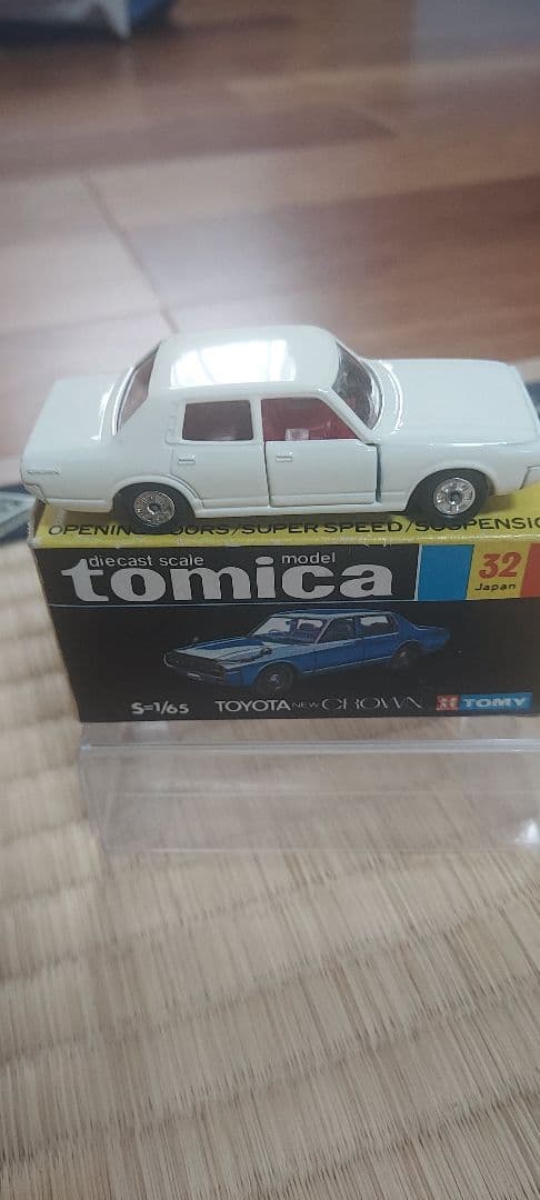 黒箱トミカNo.32トヨタニュークラウン【白クジラ】