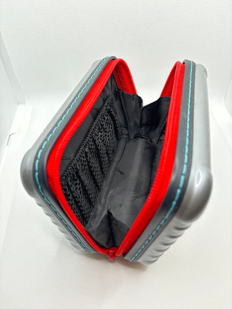 希少 リモワ×ポルシェ MARTINI RACING アメニティキット