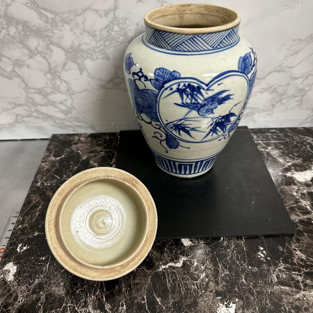 古伊万里、染付、松鶴、竹雀、梅鶯、窓絵　箱付き。沈香壺。完品。