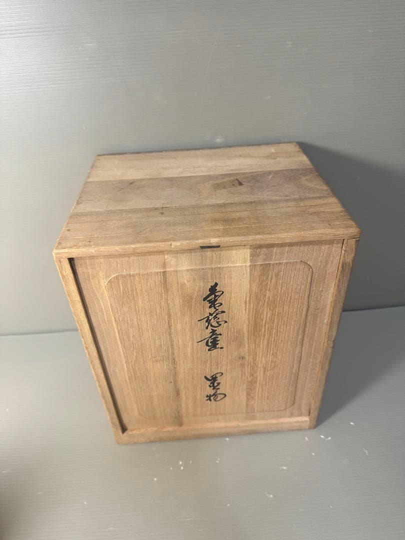 2613希少　人間国宝　十三代　酒井田柿右衛門　「太白菊童子　彫」　置物　未使用