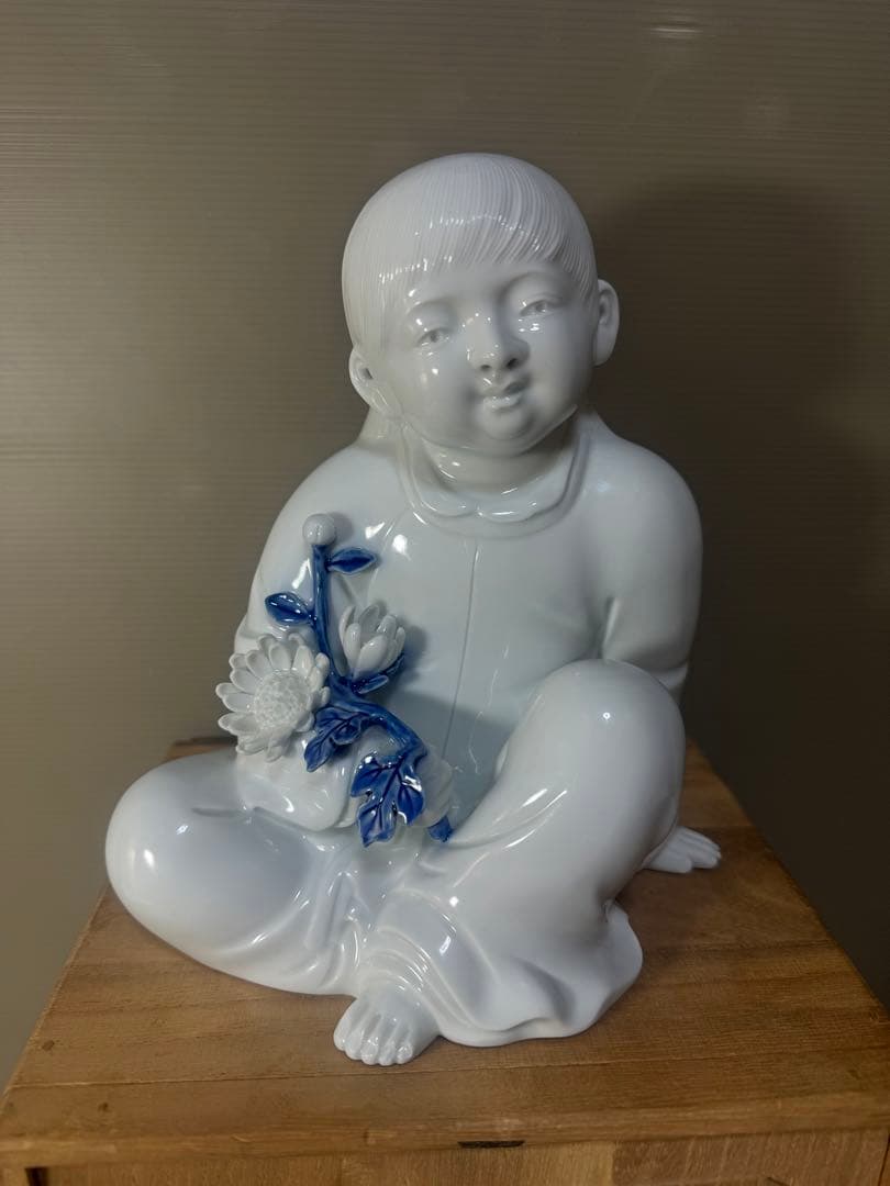 2613希少　人間国宝　十三代　酒井田柿右衛門　「太白菊童子　彫」　置物　未使用