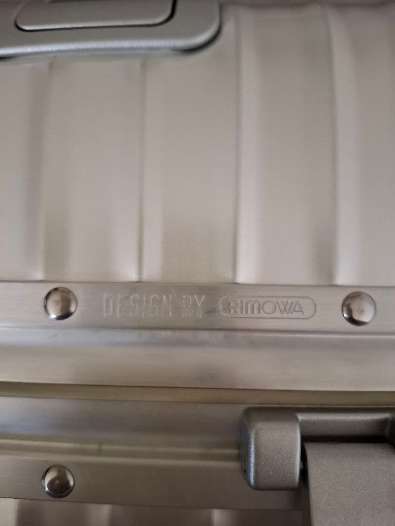 リモワ「トパーズ」48L 4輪シルバー