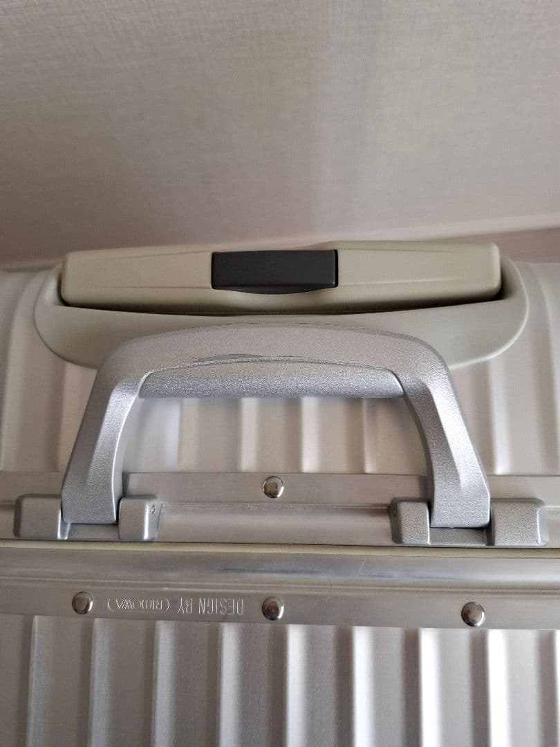 リモワ「トパーズ」48L 4輪シルバー