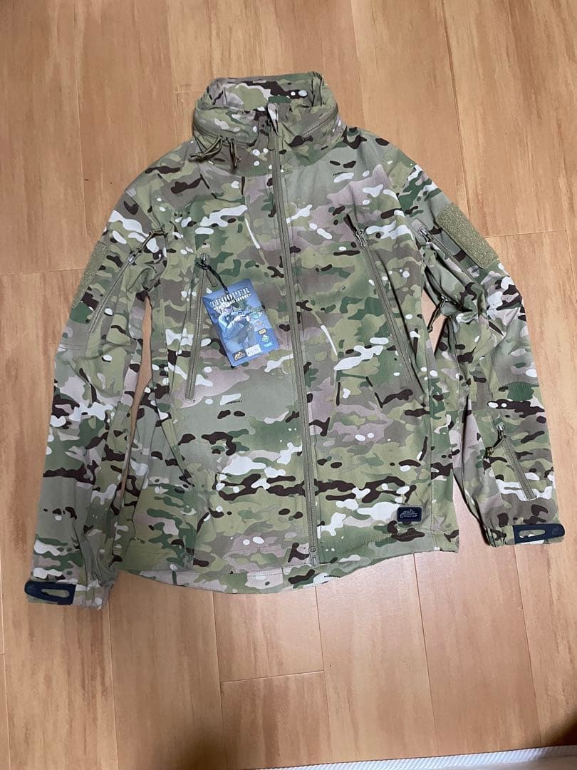 迷彩ジャケット フルジップ ハイネック