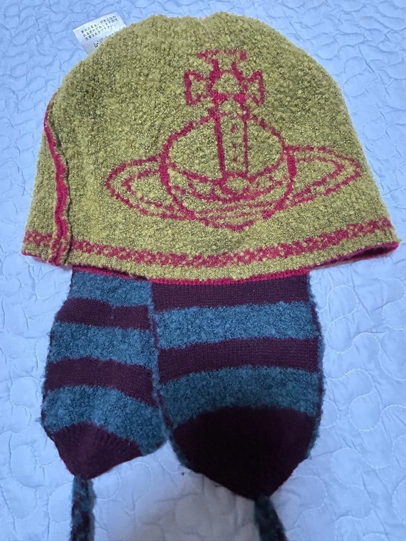 ヴィヴィアンウエストウッド　耳当てつきニット帽