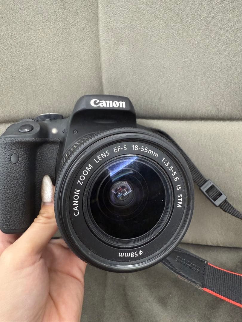 大幅値下げ中！Canon EOS Kiss X8iデジタル一眼レフカメラ