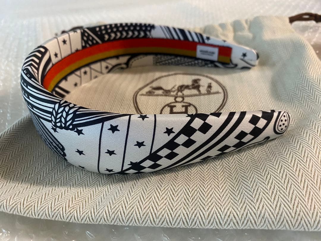 【専用】エルメスカチューシャヘアバンドヘアアクセサリー　ジナ　ジグザグ　白黒新品