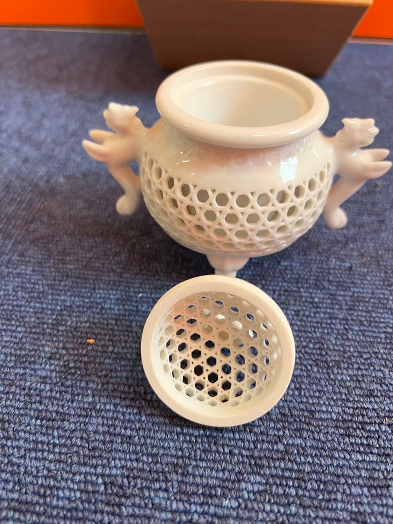 1121 平戸焼  十三代　中里茂右ヱ門作 白磁透かし細工  鳳耳　香炉 共箱付