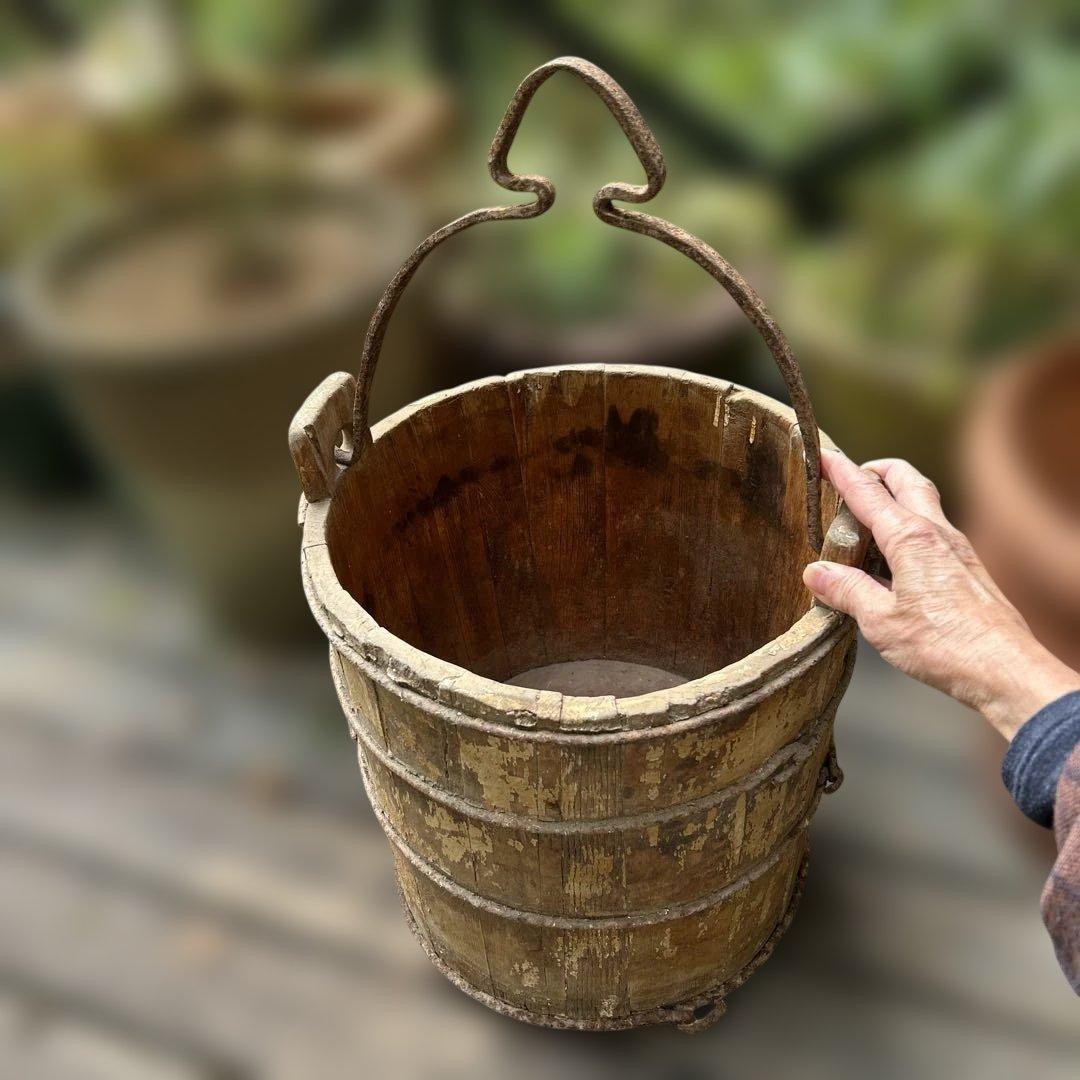 レア アンティーク 素朴な木製バケツ/井戸バケツ アイアン製ハンドルとタガ付き