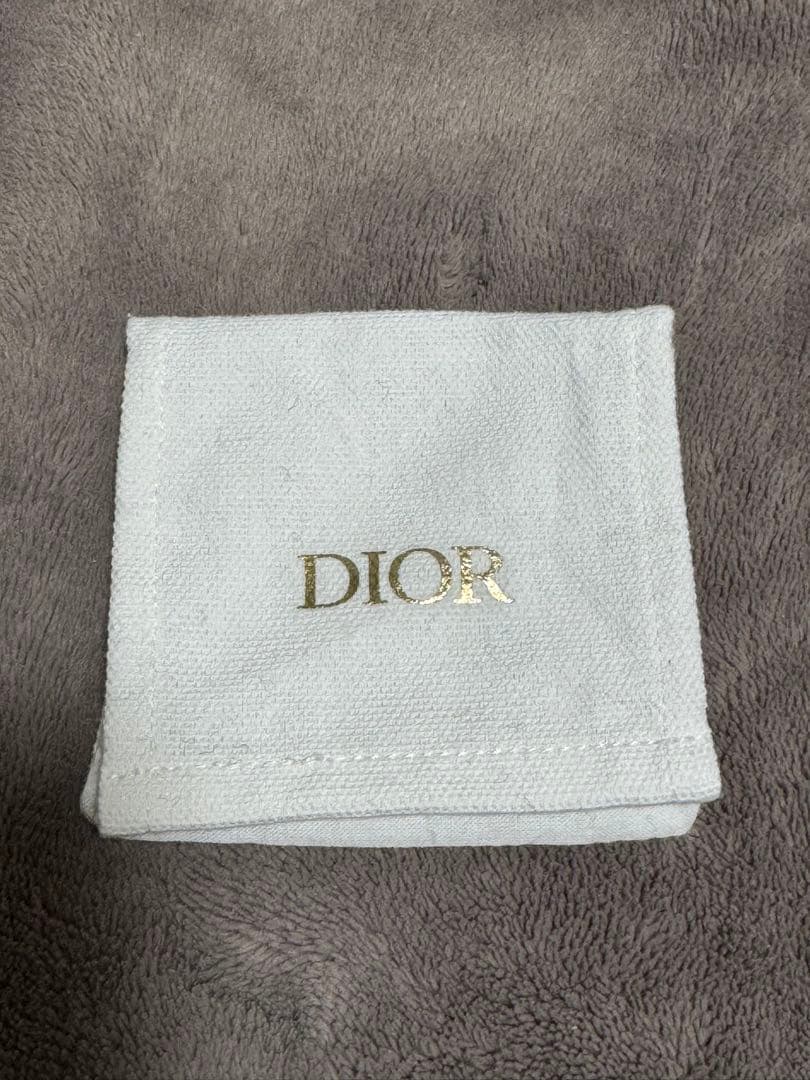 【正規品】DIOR 両耳ピアス (箱、布入れ物付き)