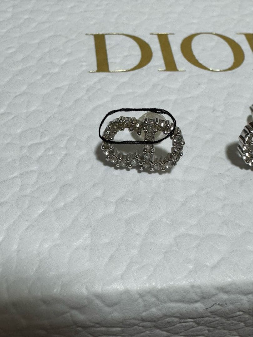 【正規品】DIOR 両耳ピアス (箱、布入れ物付き)