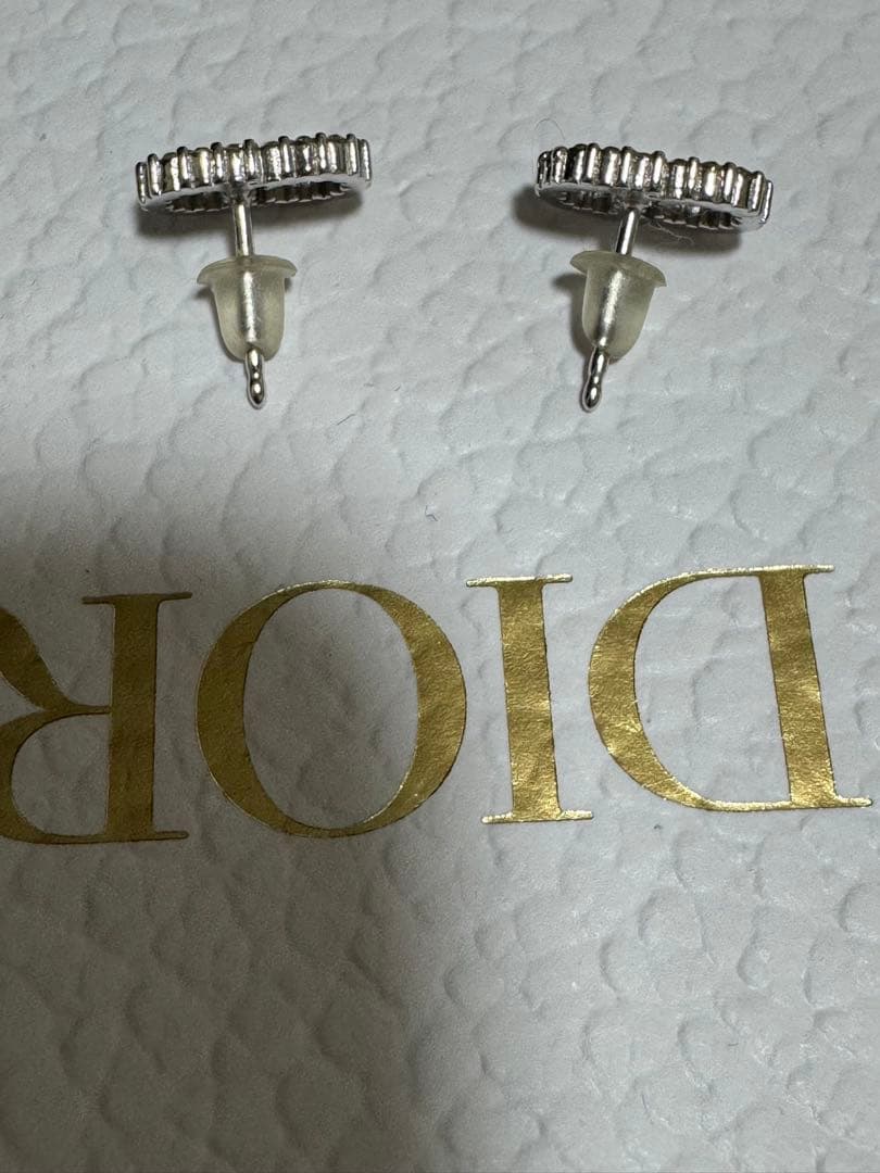 【正規品】DIOR 両耳ピアス (箱、布入れ物付き)