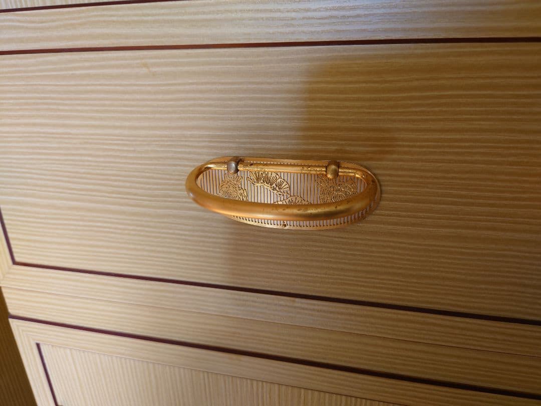 木製箪笥 花柄装飾